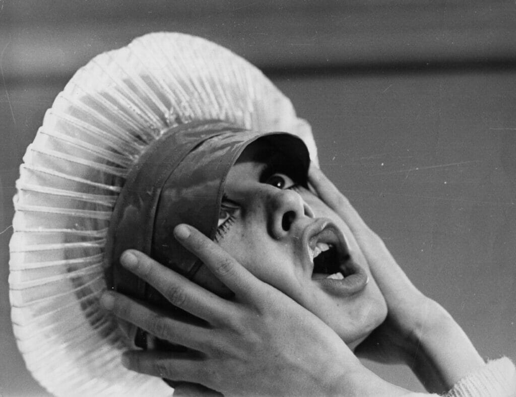 Twiggy - an icon of the 1960s  1gentlewoman - Twiggy - an icon of the 1960s