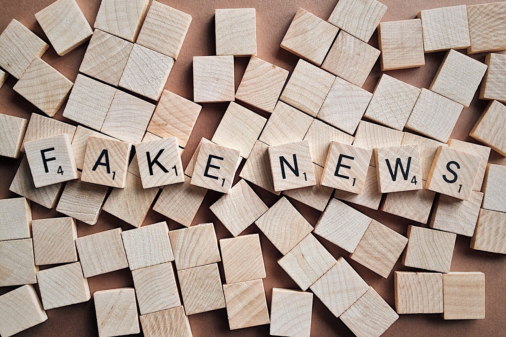 Fake News: how false information shapes our reality 1gentlewoman - fake news