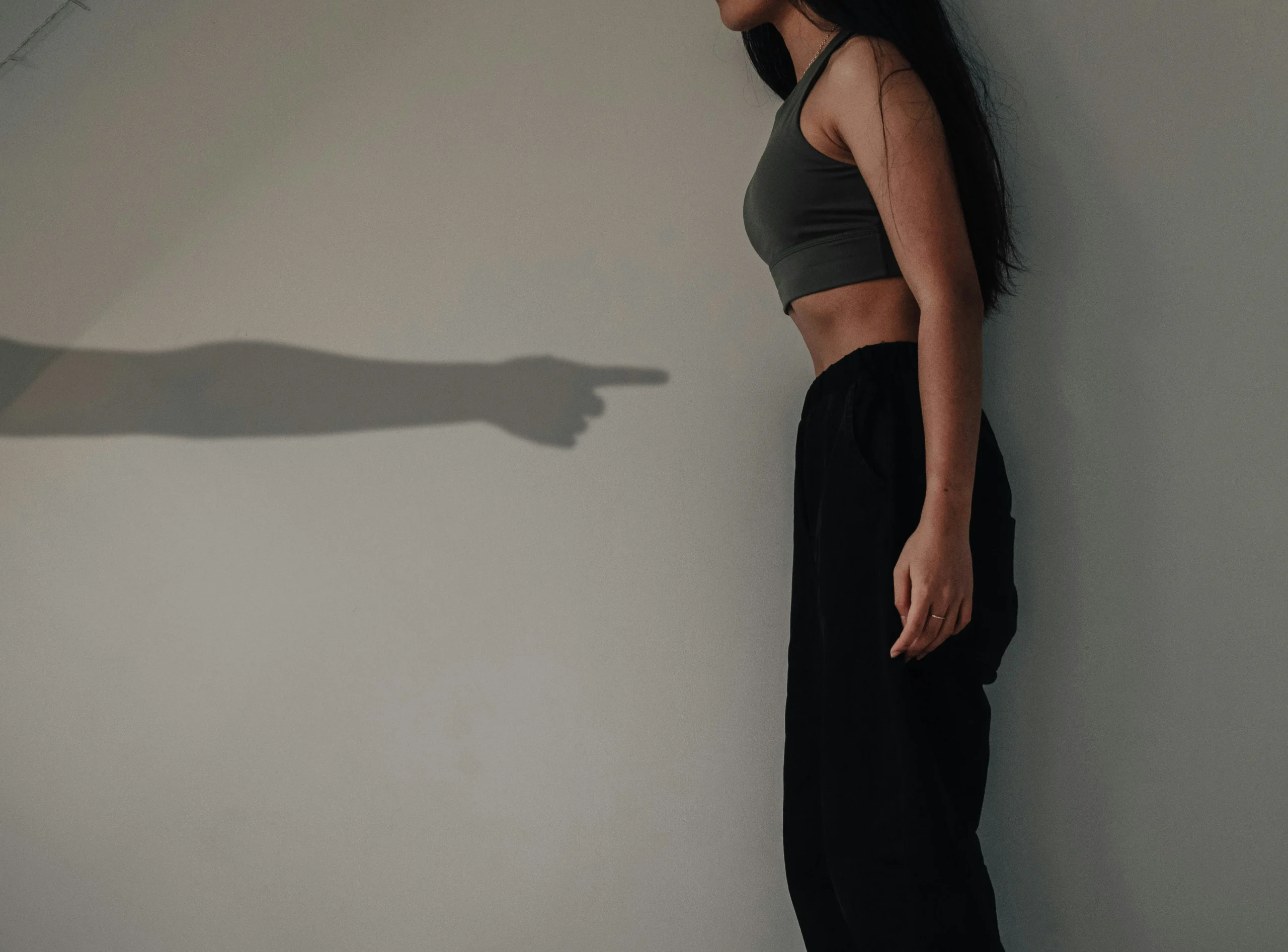 The dark side of love: How does manipulation destroy our relationships? 1gentlewoman - The dark side of love