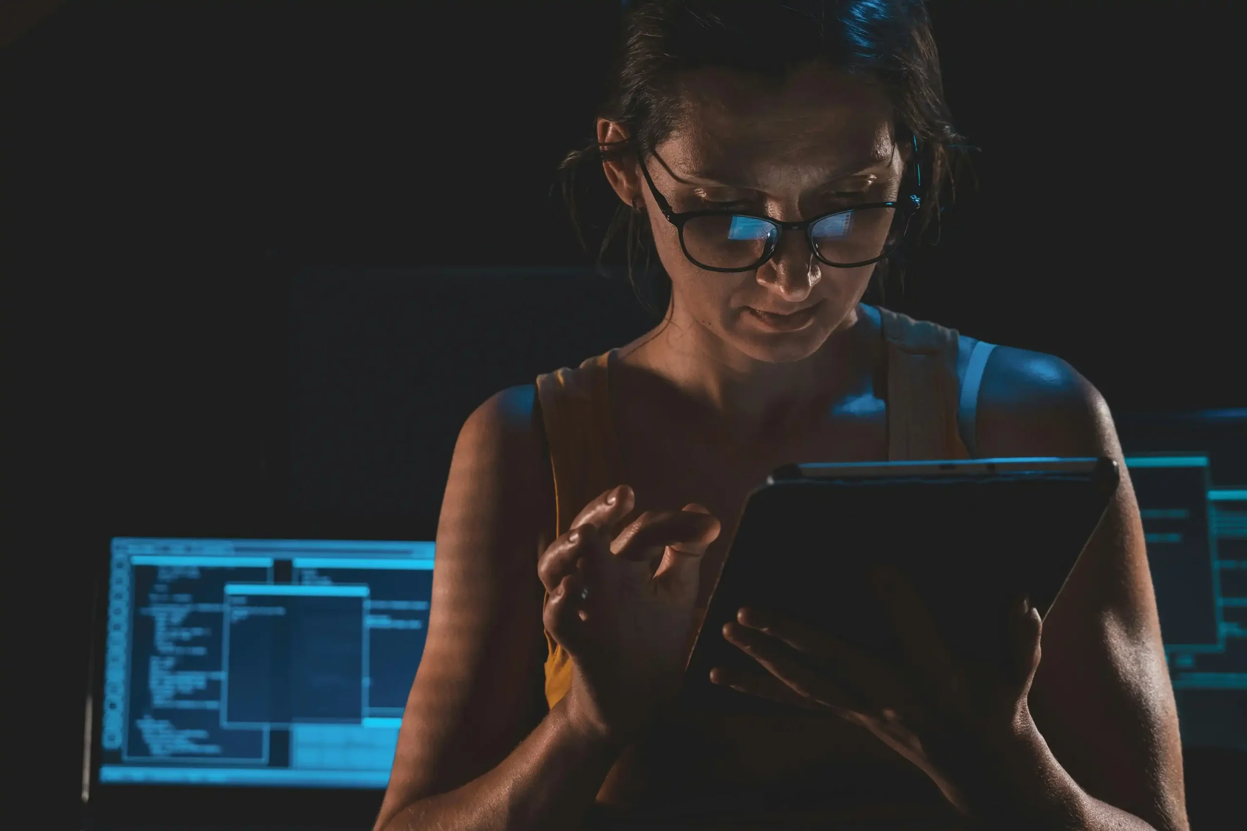Cyberstalking: what steps to take when you become a victim of online stalking? 1gentlewoman - Cyberstalking