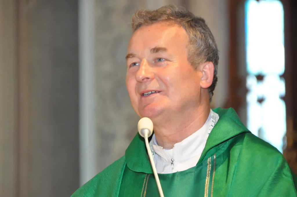 Holiday romance: 5 global pitfalls that Rev. Dr. Marek Dziewiecki warns against 1gentlewoman - Rev. Marek Dziewiecki